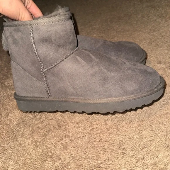 Women’s ugg Gray Ankle Boots - Picture 3 of 4
